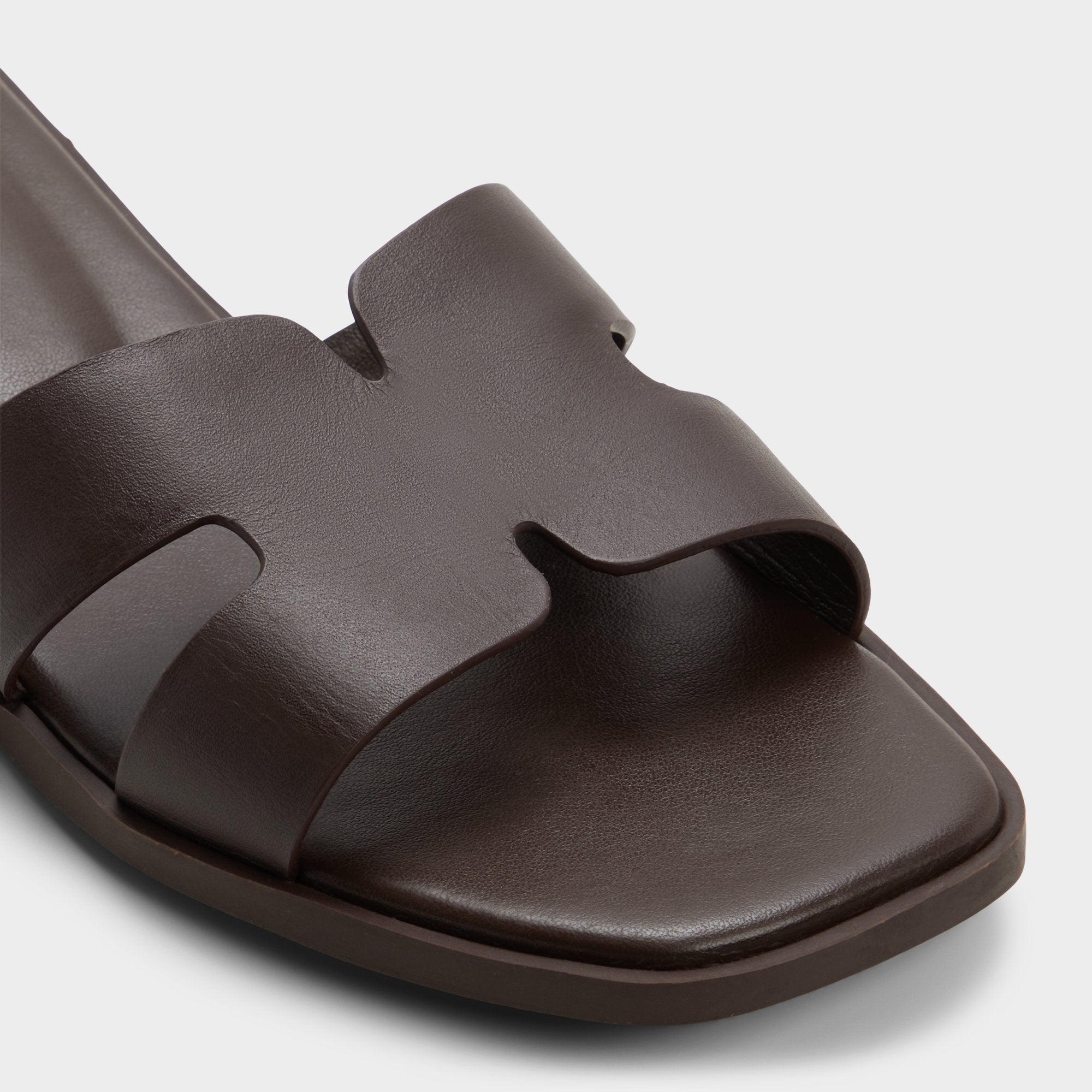 Itsandalb in Dark Brown -