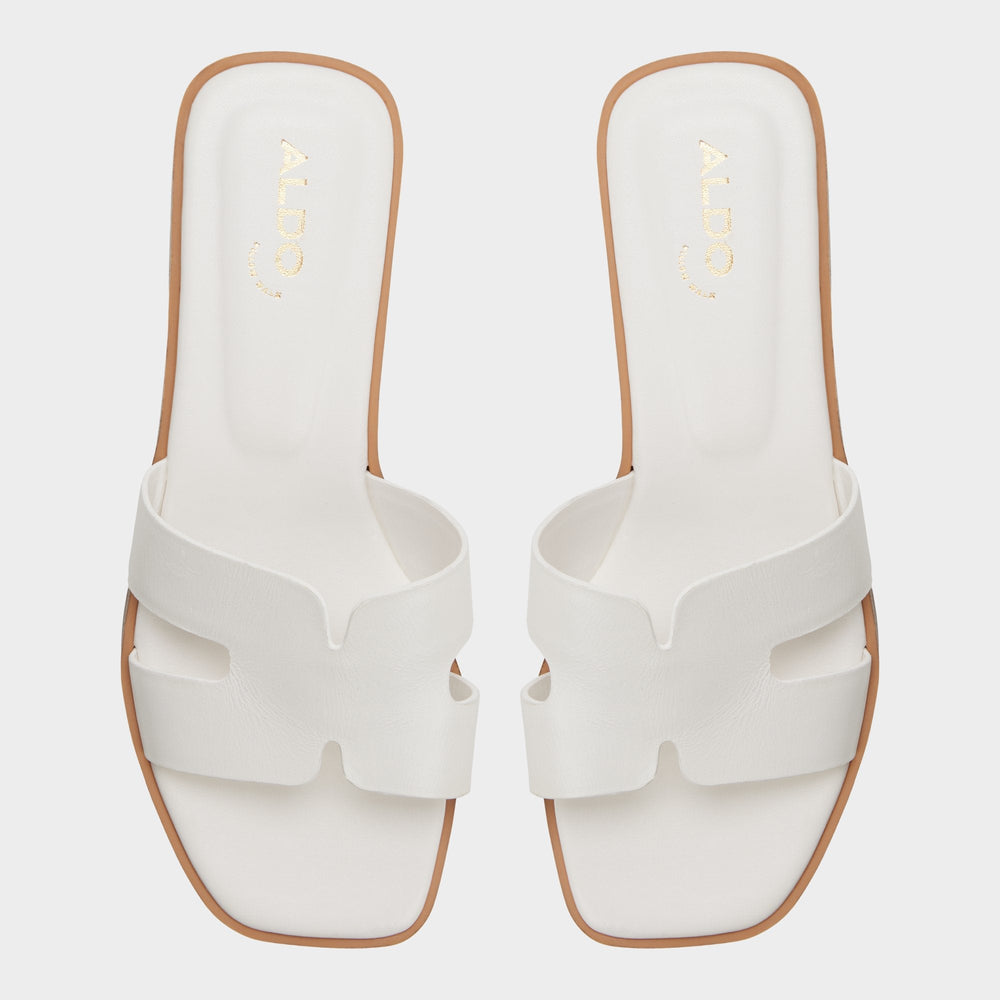 Itsandalb in White - Slide sandal