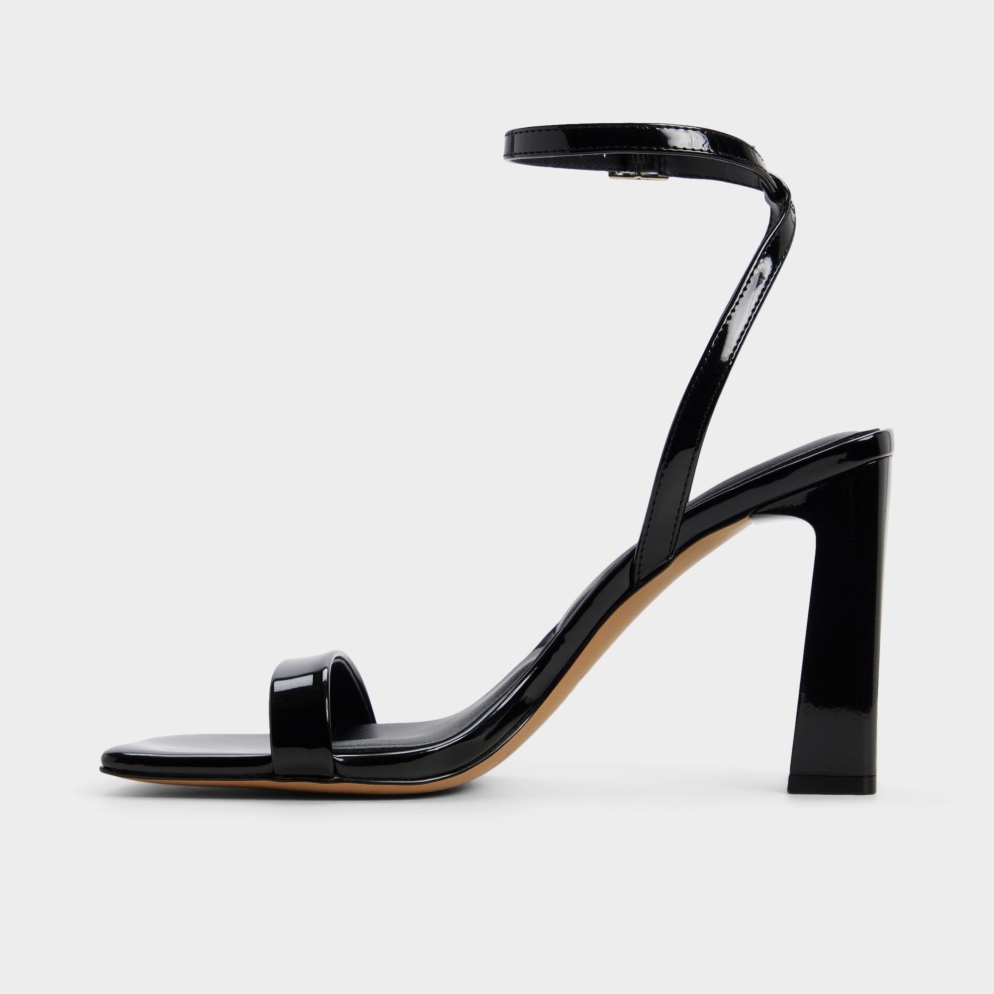Block heel Azzira in Black - Strappy heeled sandal