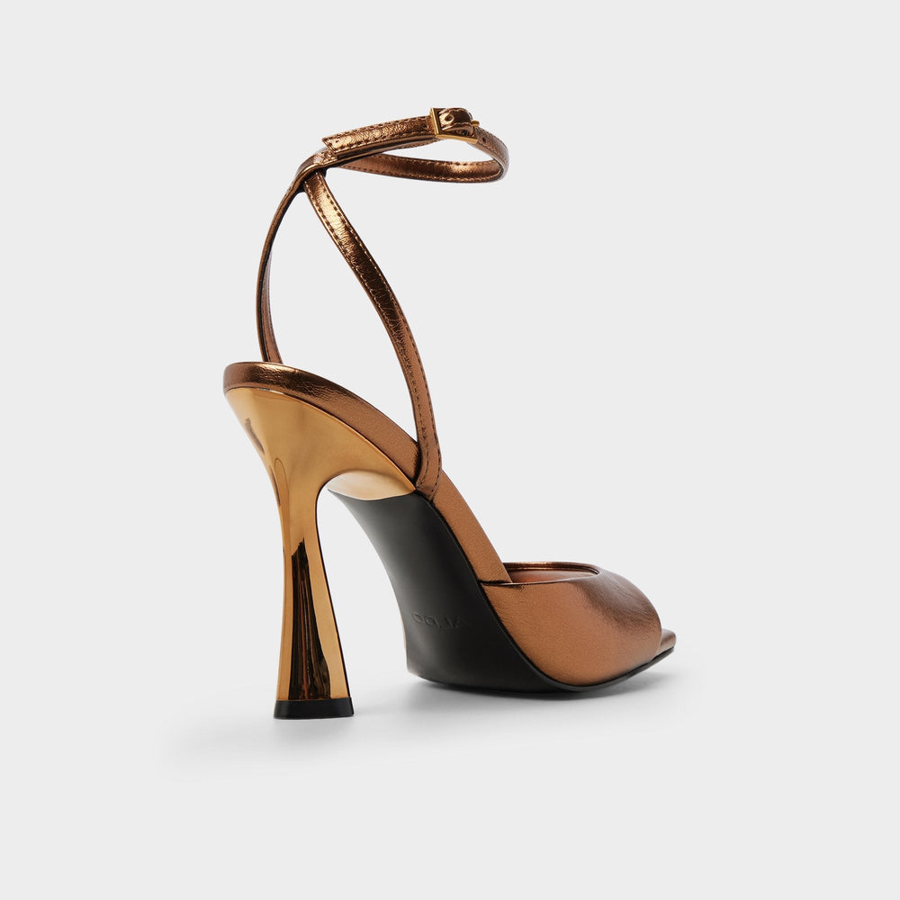 Alisonn in Bronze -