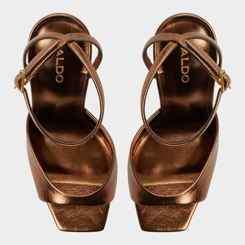 Alisonn in Bronze -