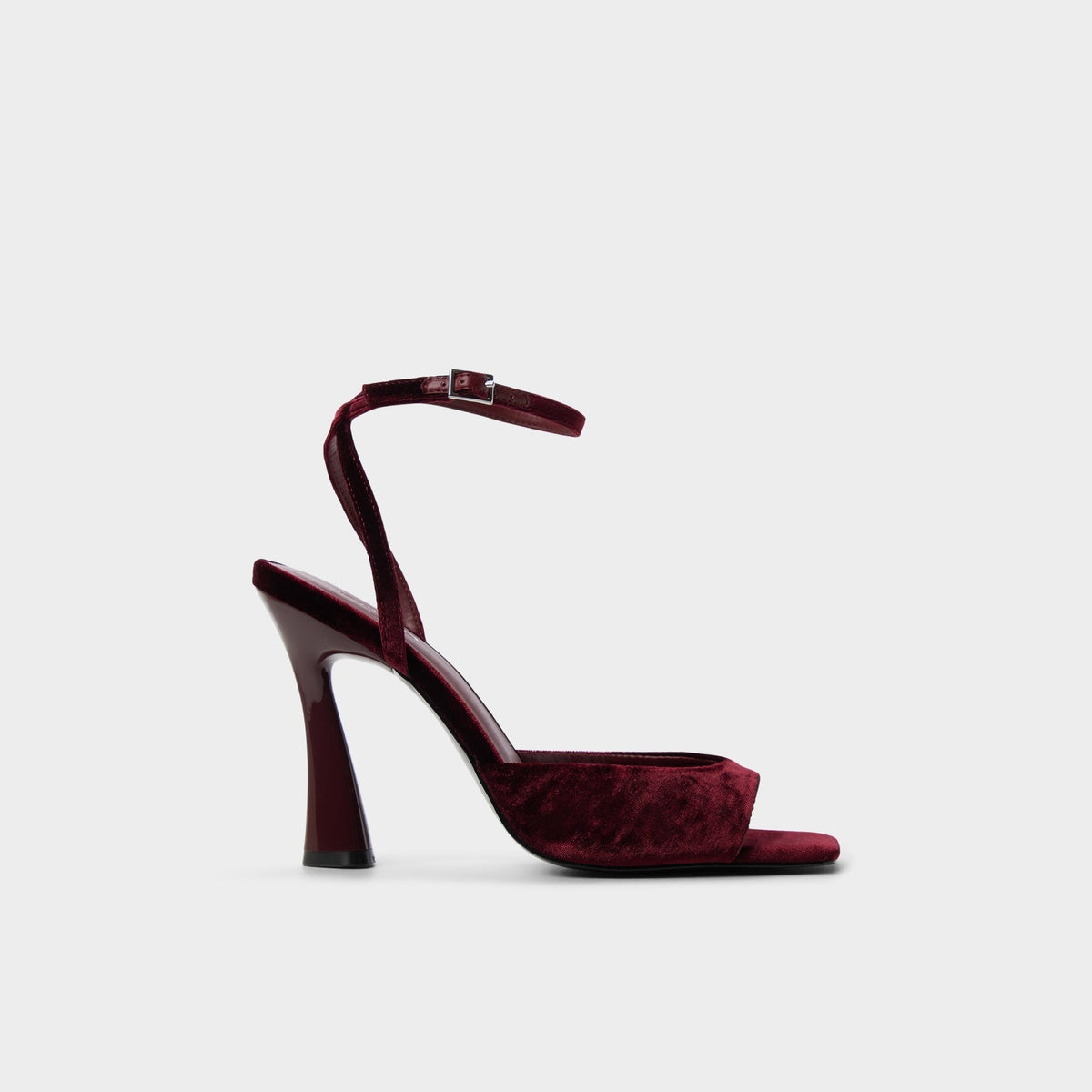 Alisonn in Bordo -