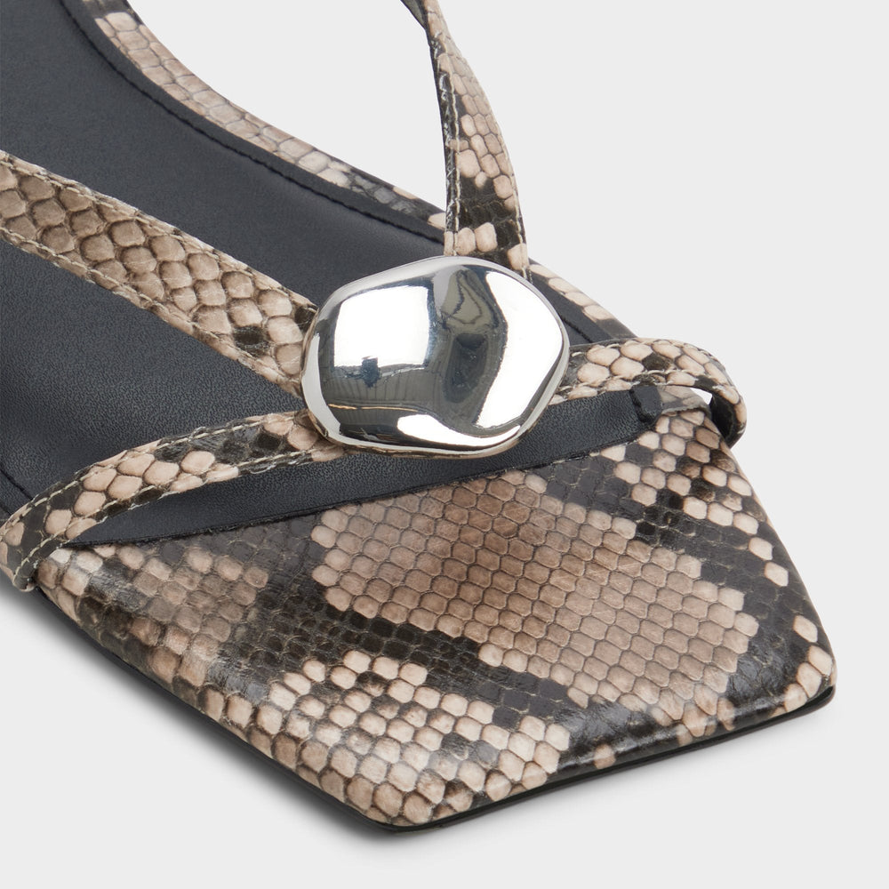 Iliria White/Black Women's Flats - Slide sandal