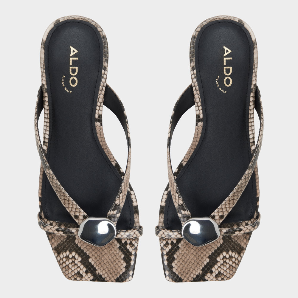 Iliria White/Black Women's Flats - Slide sandal