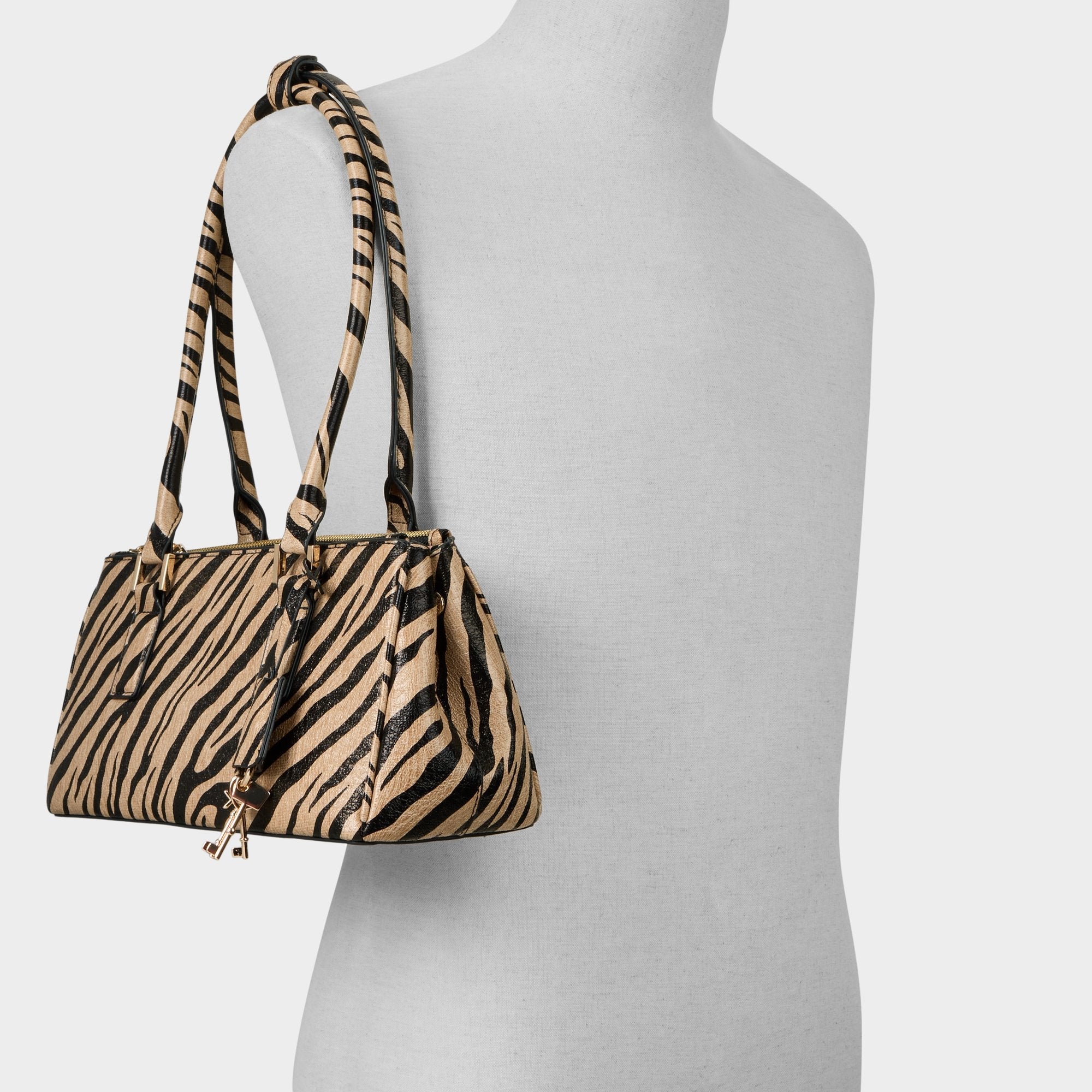 Minarelaa in Open Miscellaneous - Shoulder bag