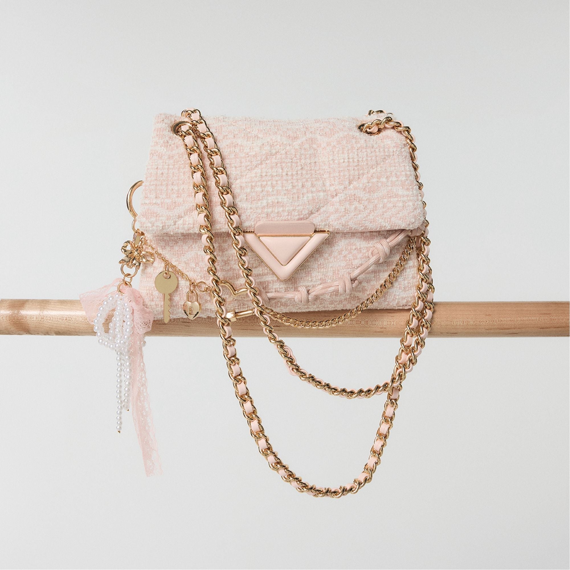 Softpufffemmee in Pink - Crossbody bag