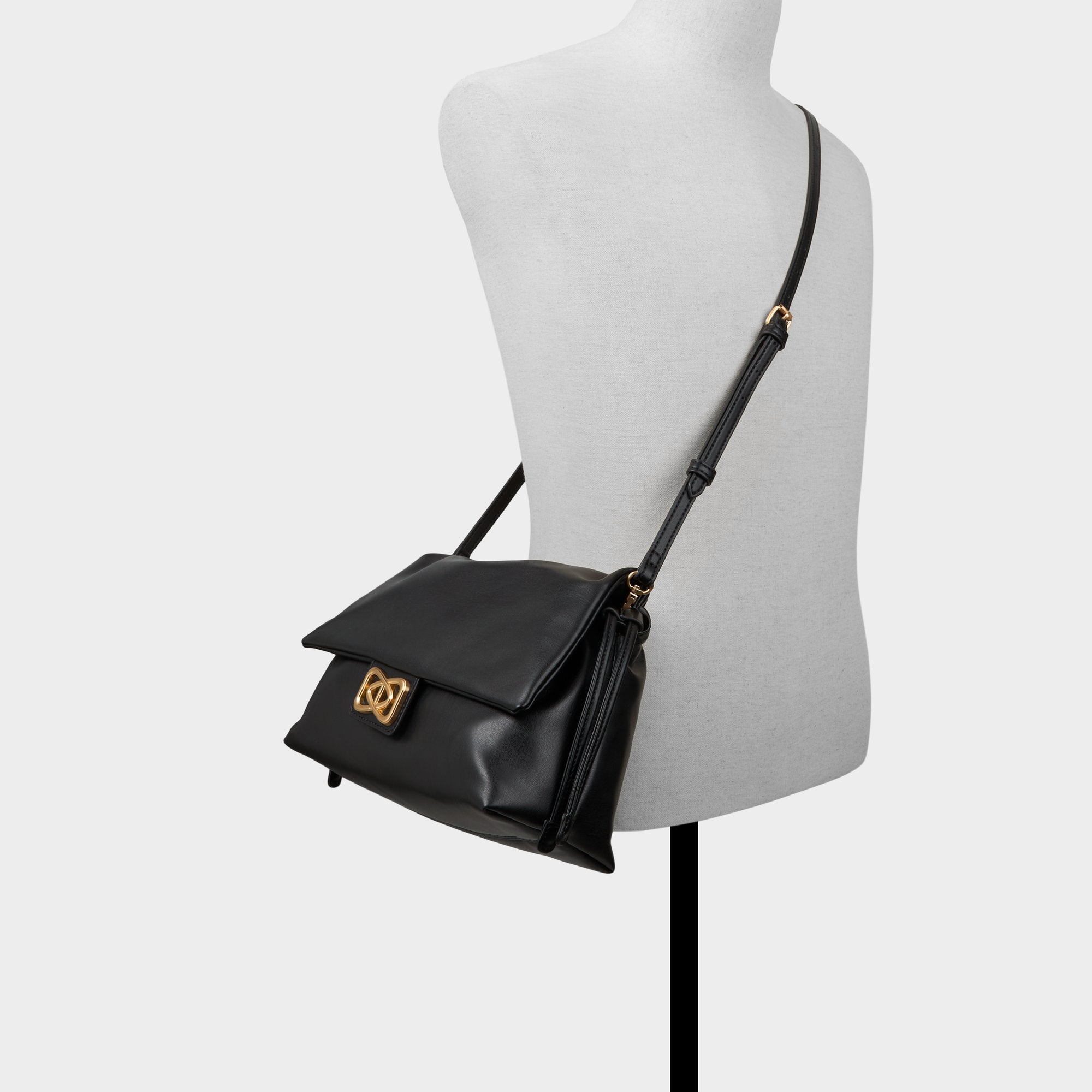 Eelinoraa in Black - Crossbody bag
