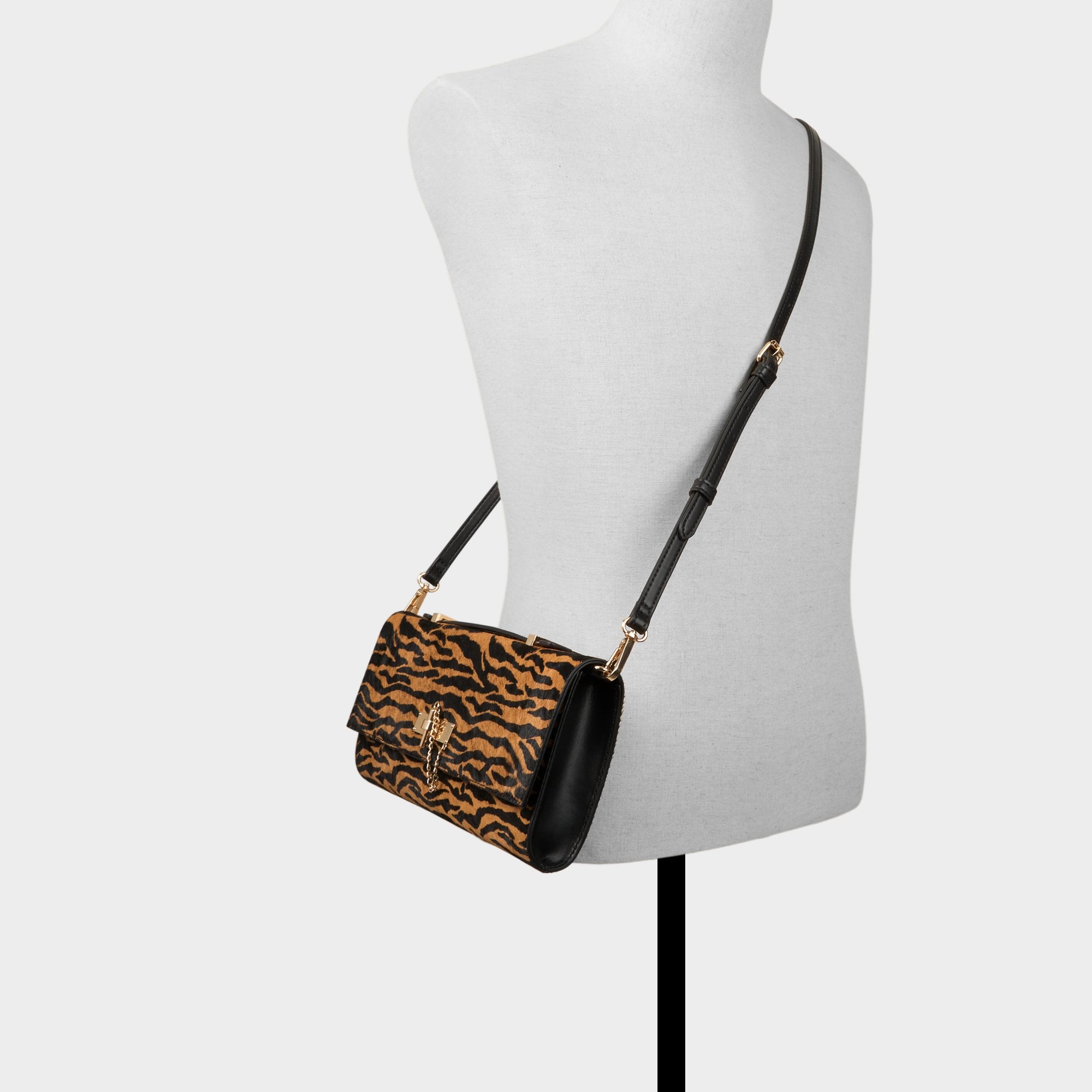 Rouxx in Open Brown - Clutch