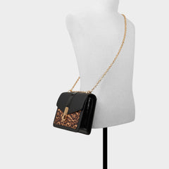 Soii in Black -
