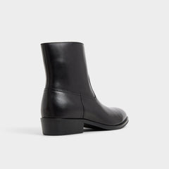 Calix in Black - Ankle boot