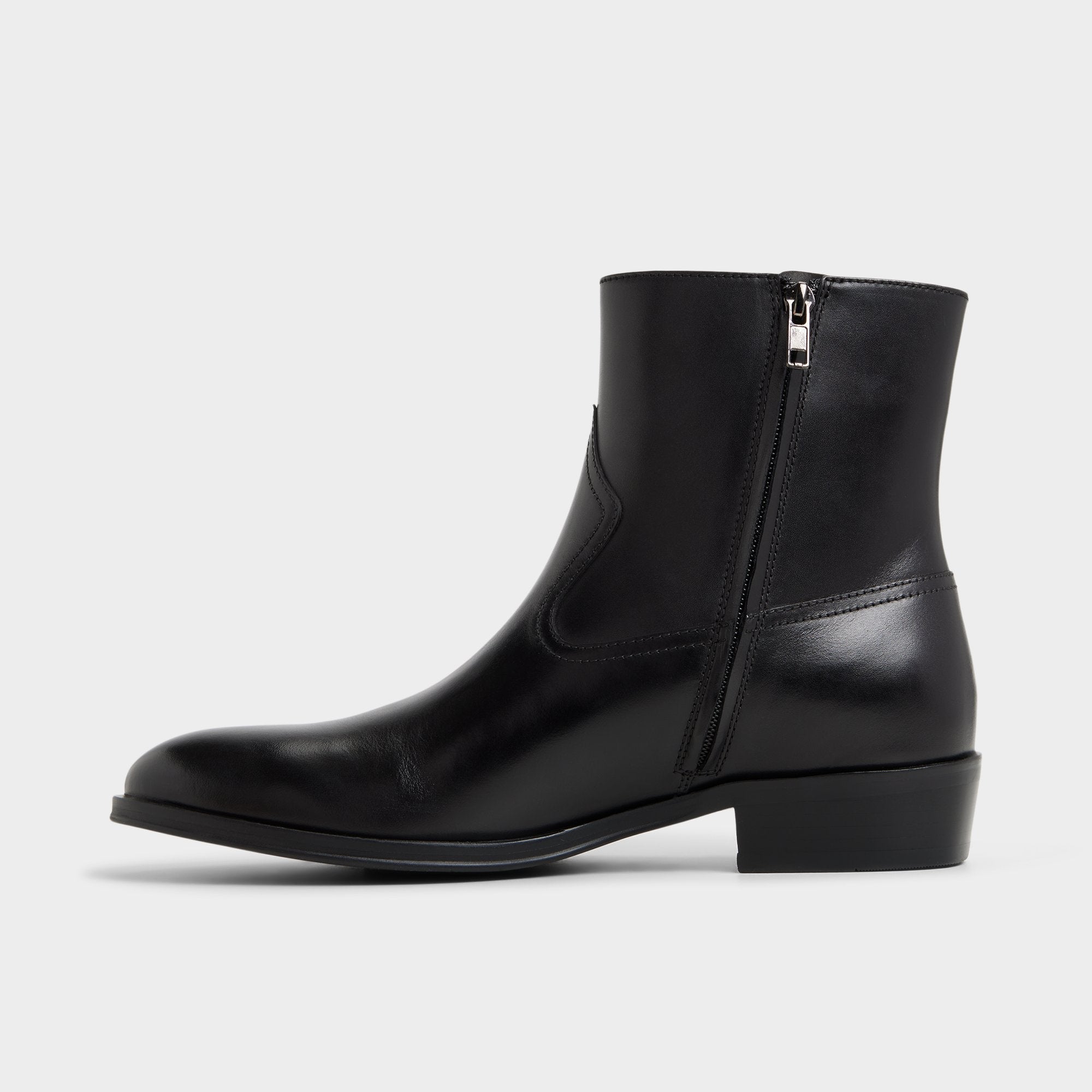 Calix in Black - Ankle boot