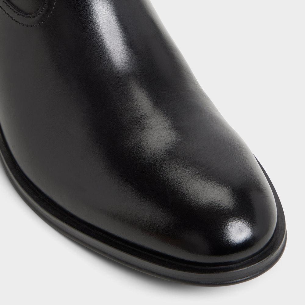 Calix in Black - Ankle boot