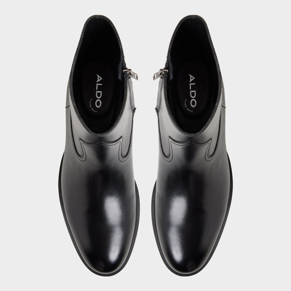 Calix in Black - Ankle boot