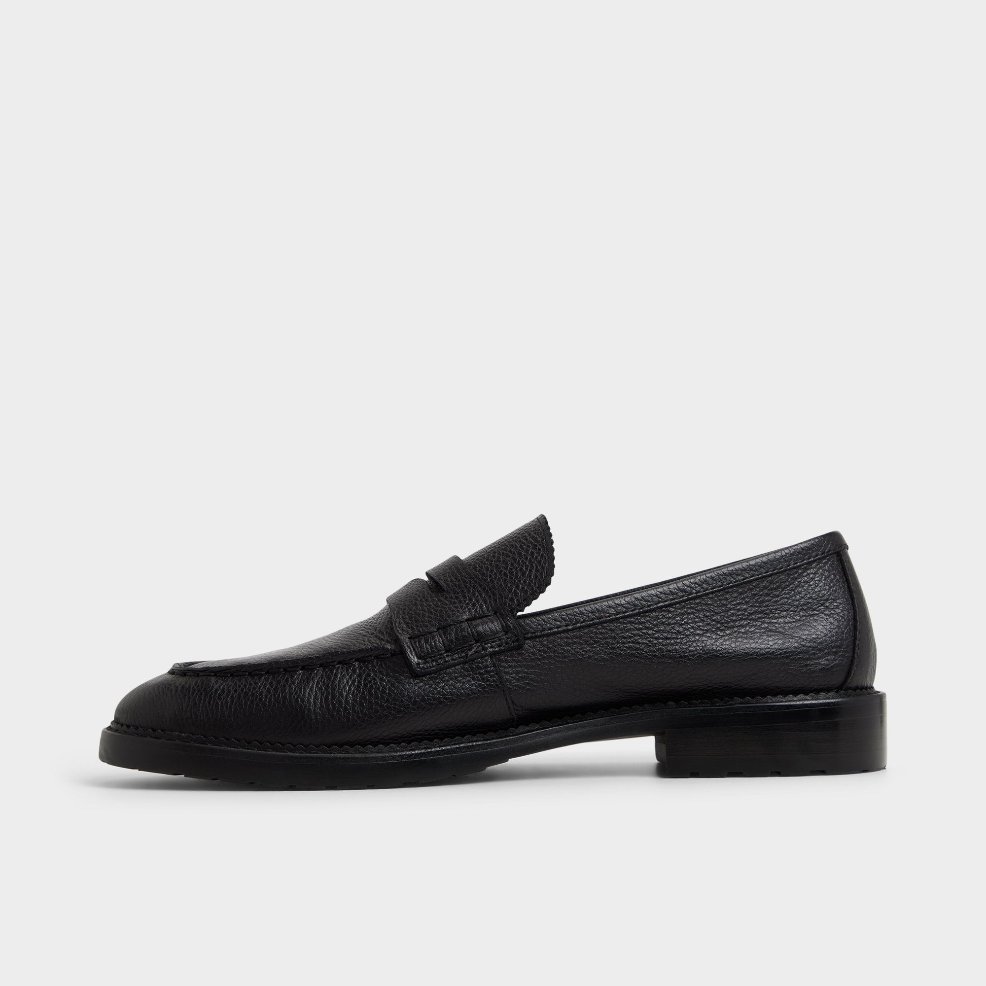 Melvillee in Open Black - Loafer