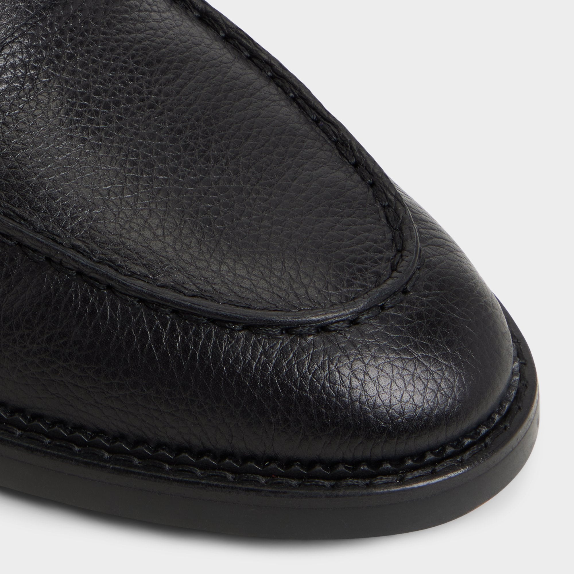 Melvillee in Open Black - Loafer