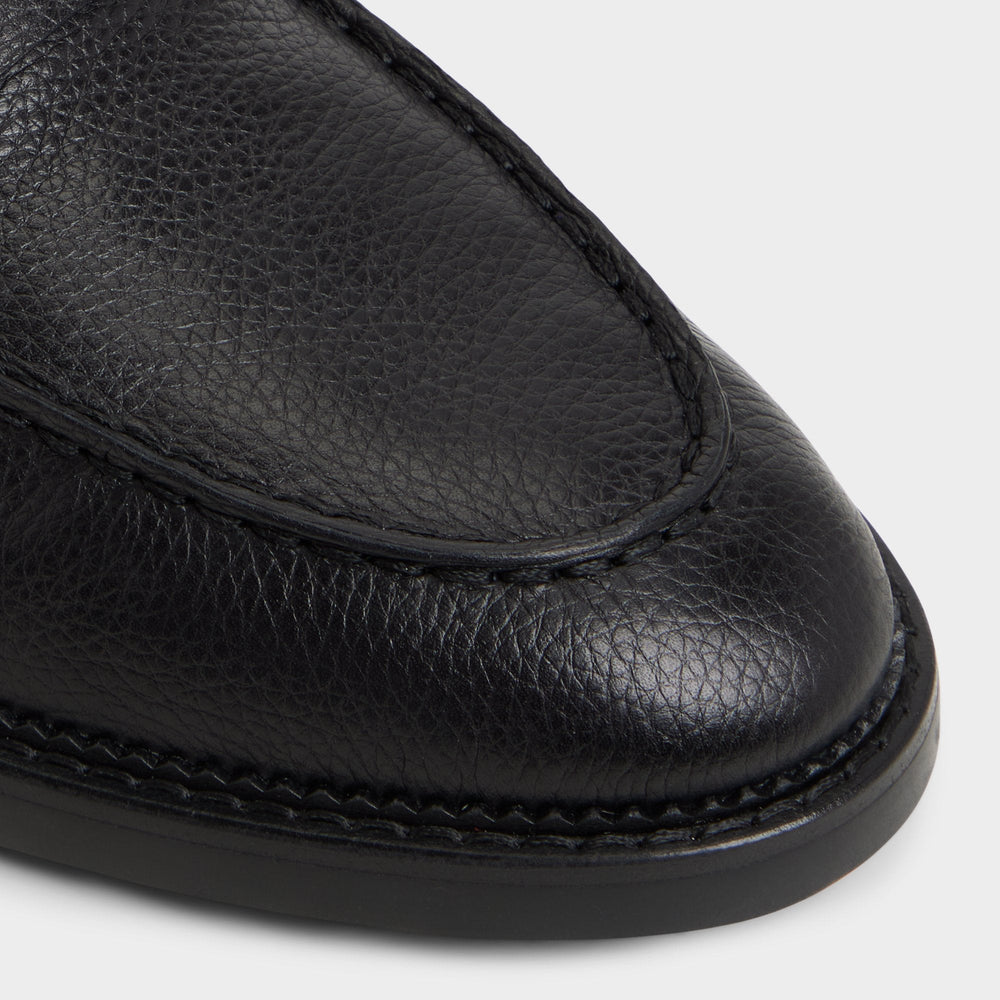 Melvillee in Open Black - Loafer