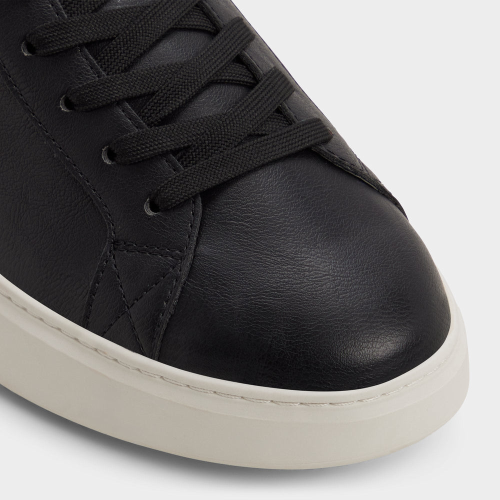 Rohan in Black - Low top sneaker