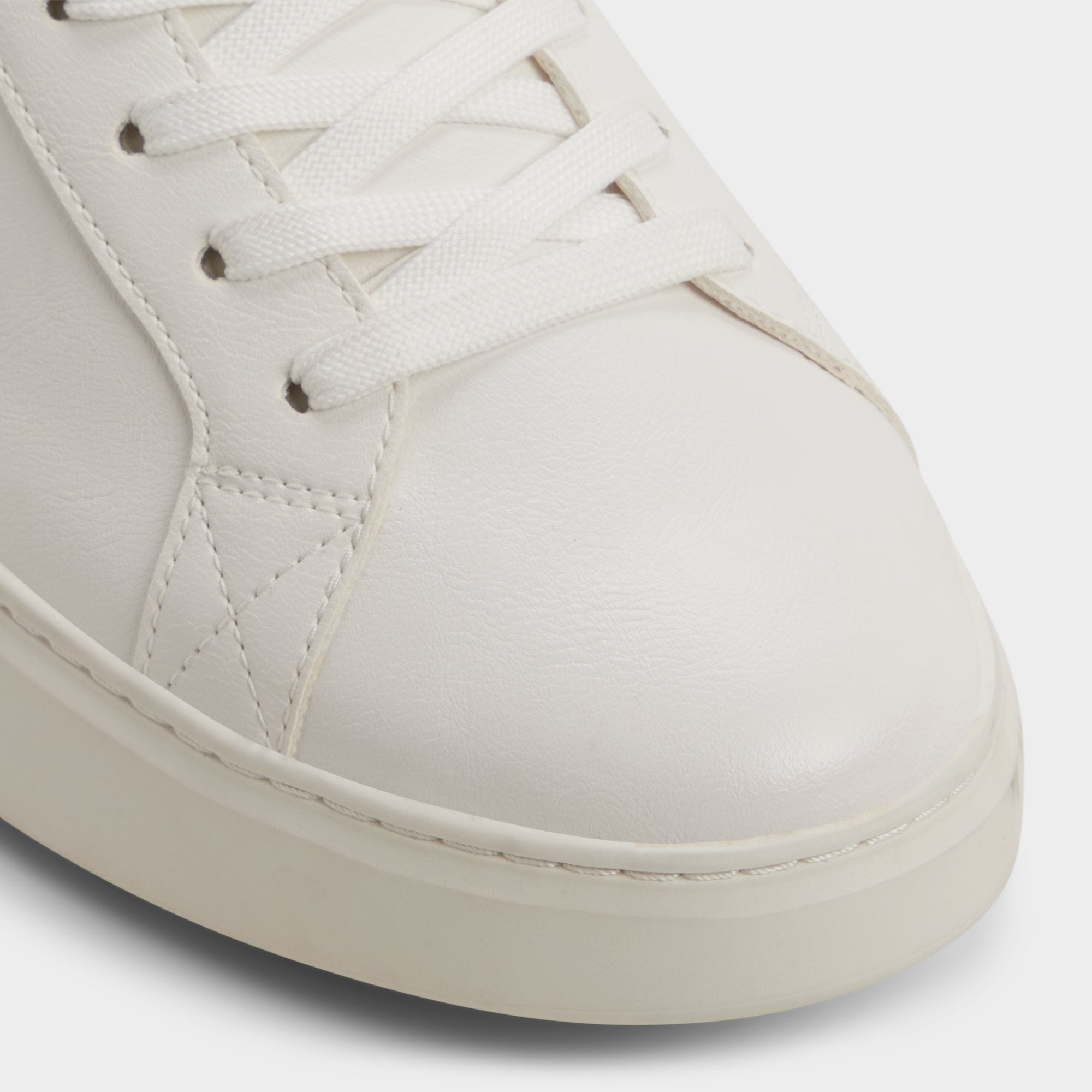 Rohan in White - Low top sneaker