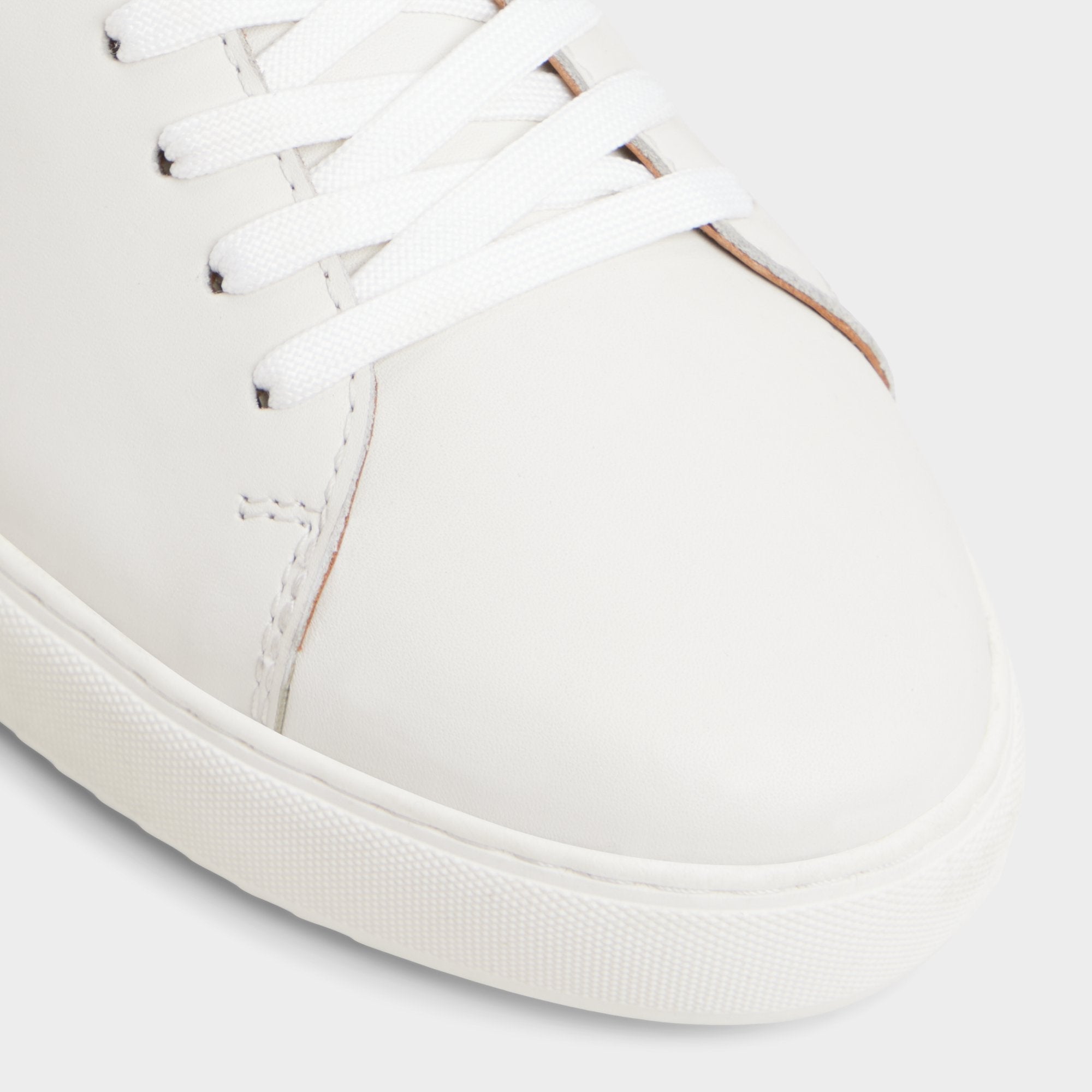 Fonzo in White - Low top sneaker