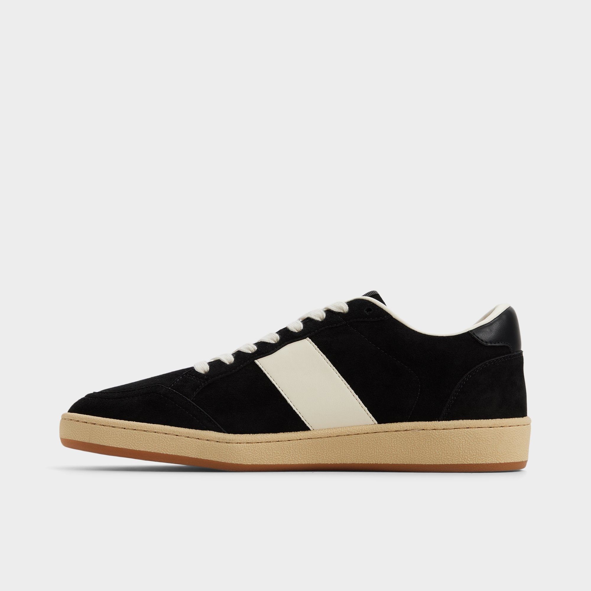 Roscoe in Black 14161308 - Low top sneaker Cup sole