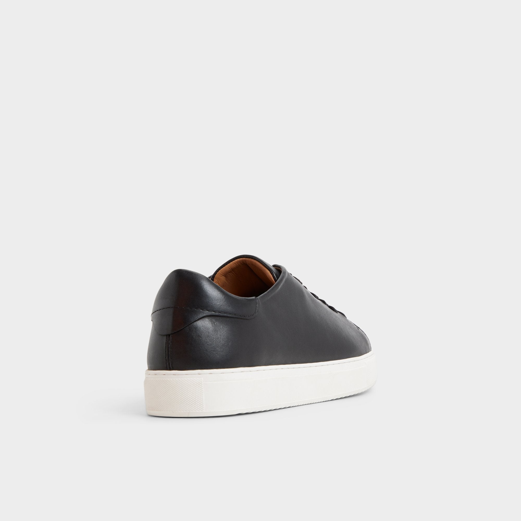 Fonzo in Black - Low top sneaker