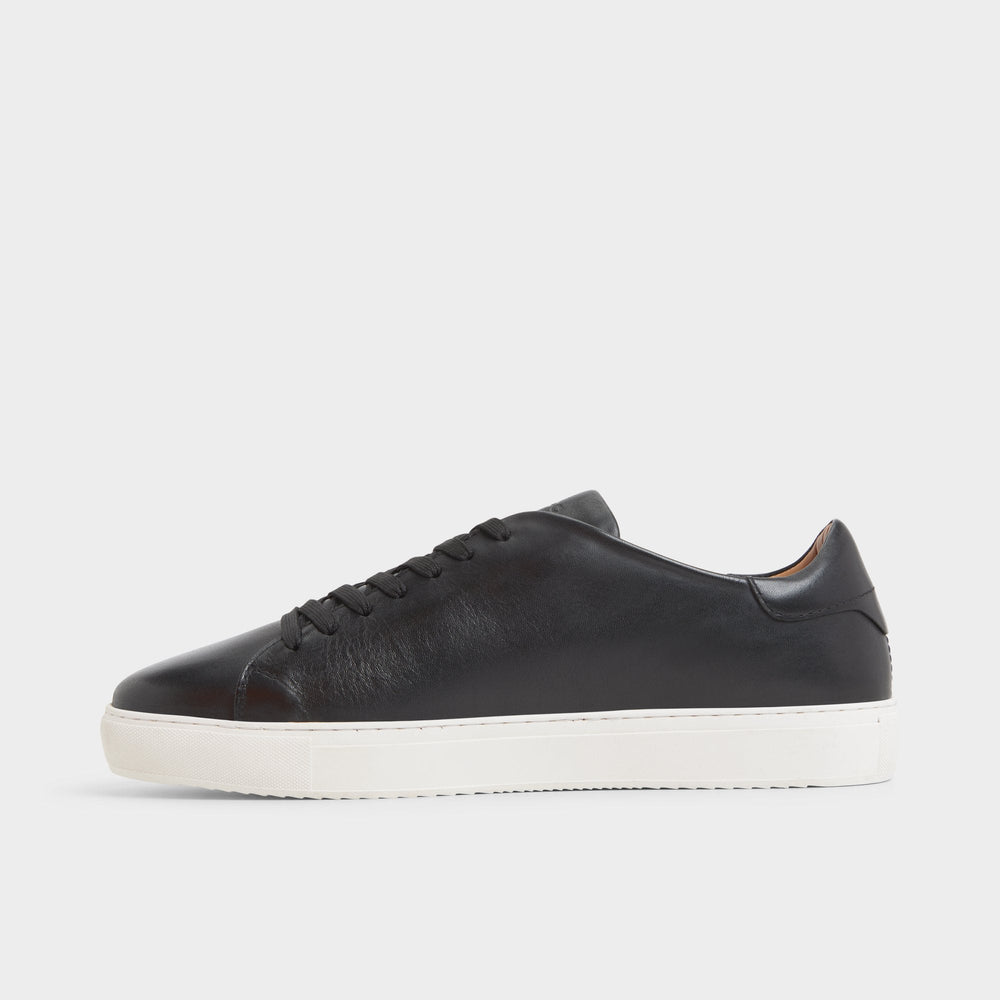 Fonzo in Black - Low top sneaker