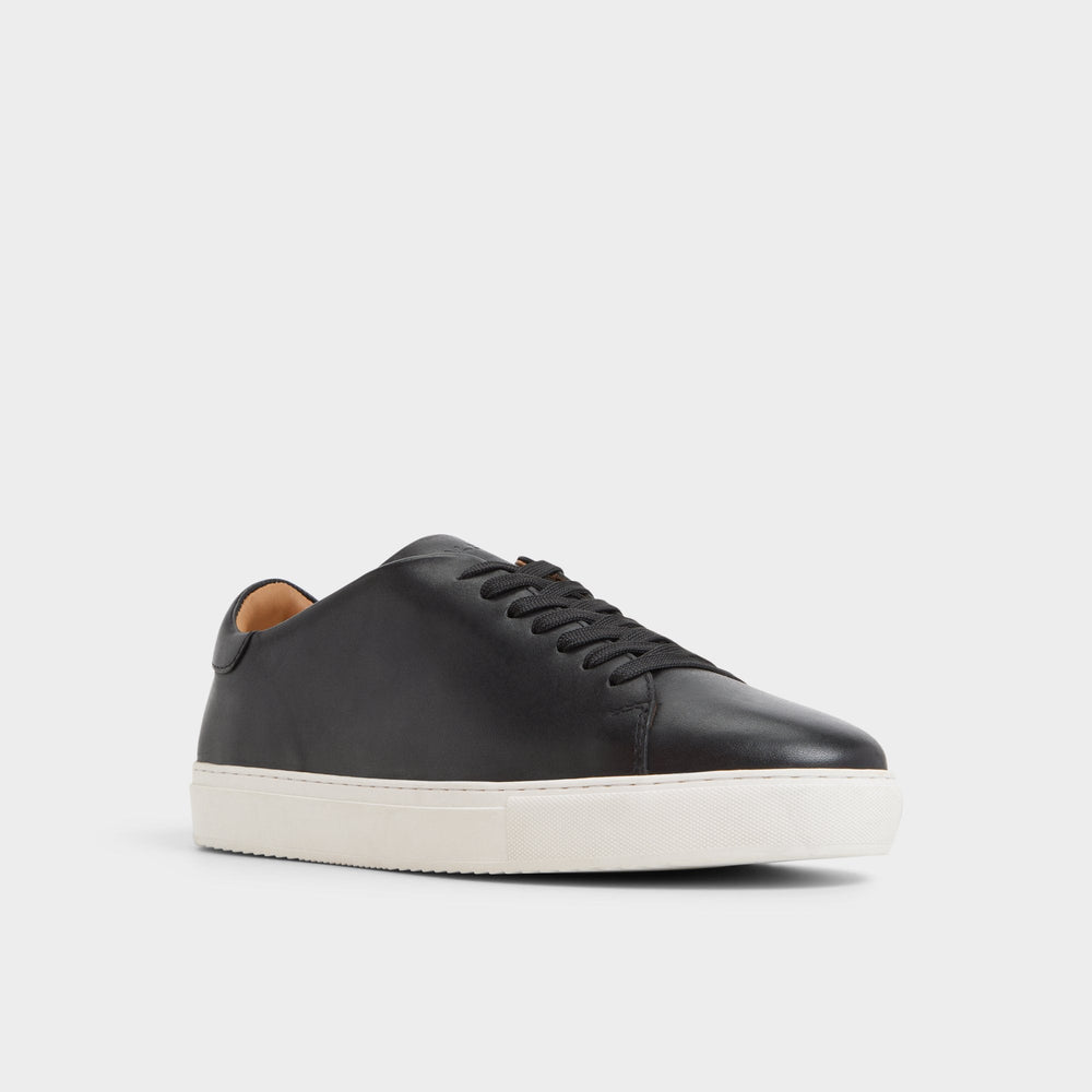 Fonzo in Black - Low top sneaker
