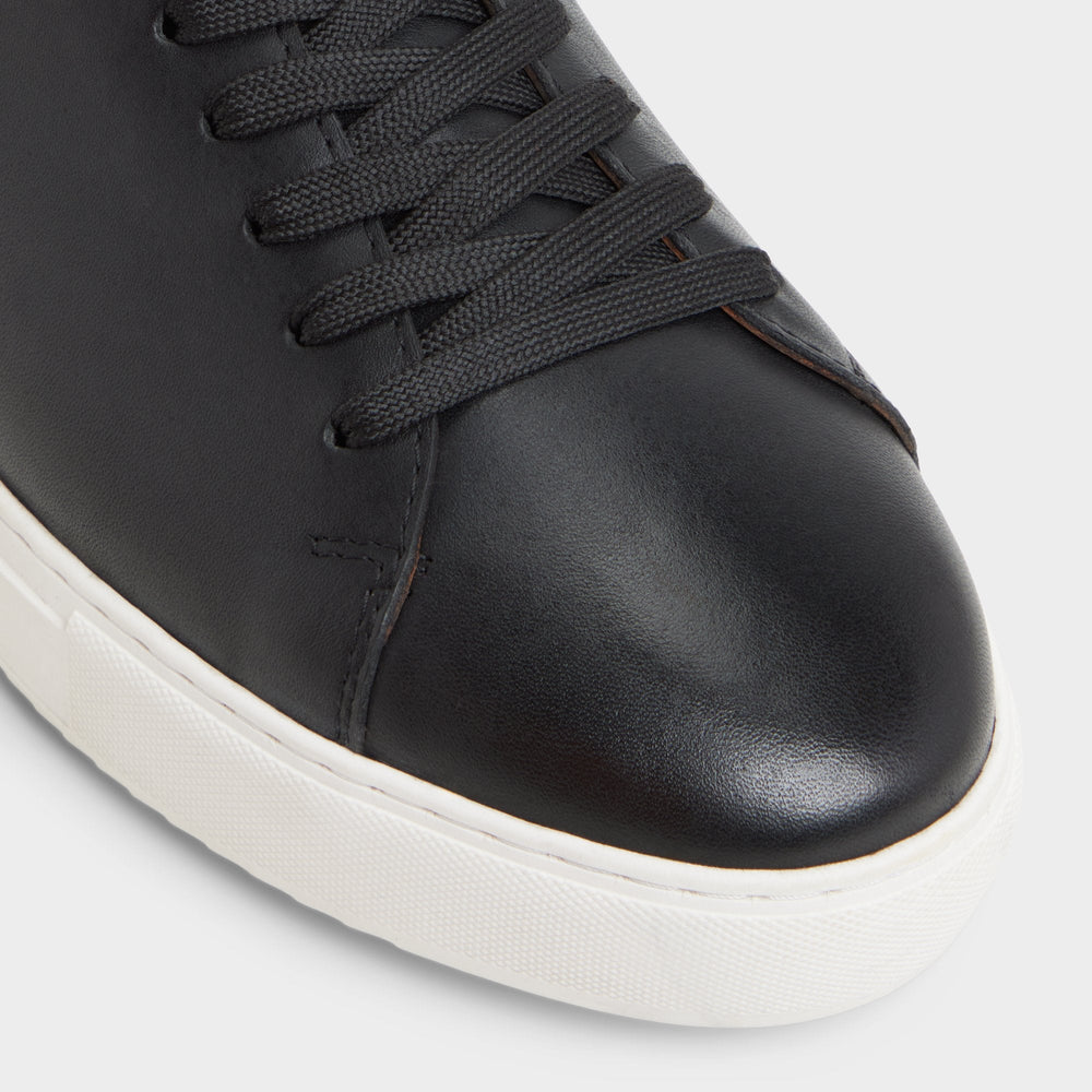 Fonzo in Black - Low top sneaker