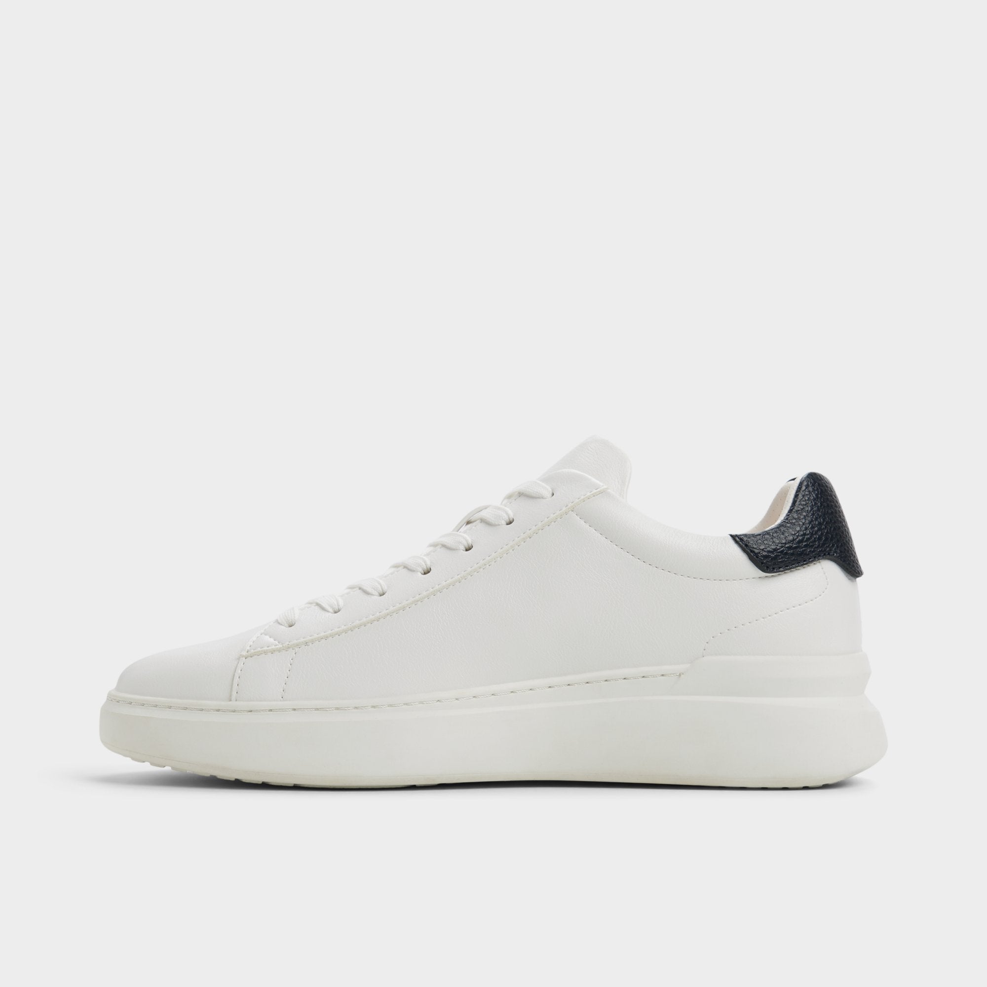 Paxon in White - Low top sneaker