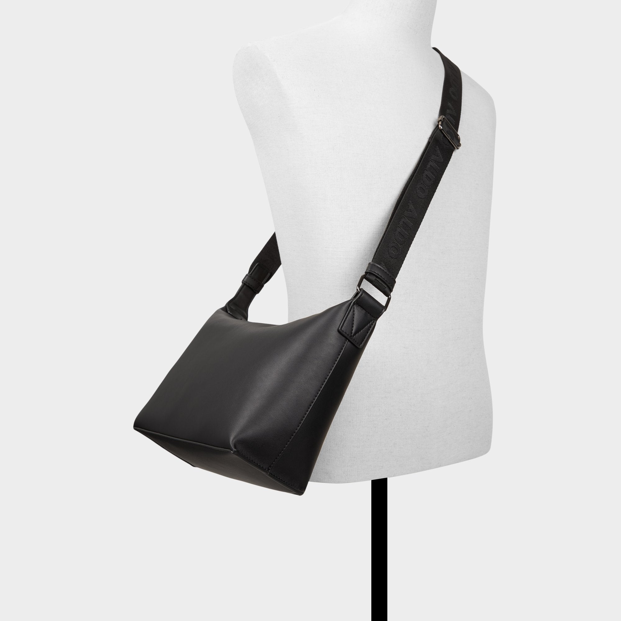 Alderwoodd in Other Black - Crossbody bag